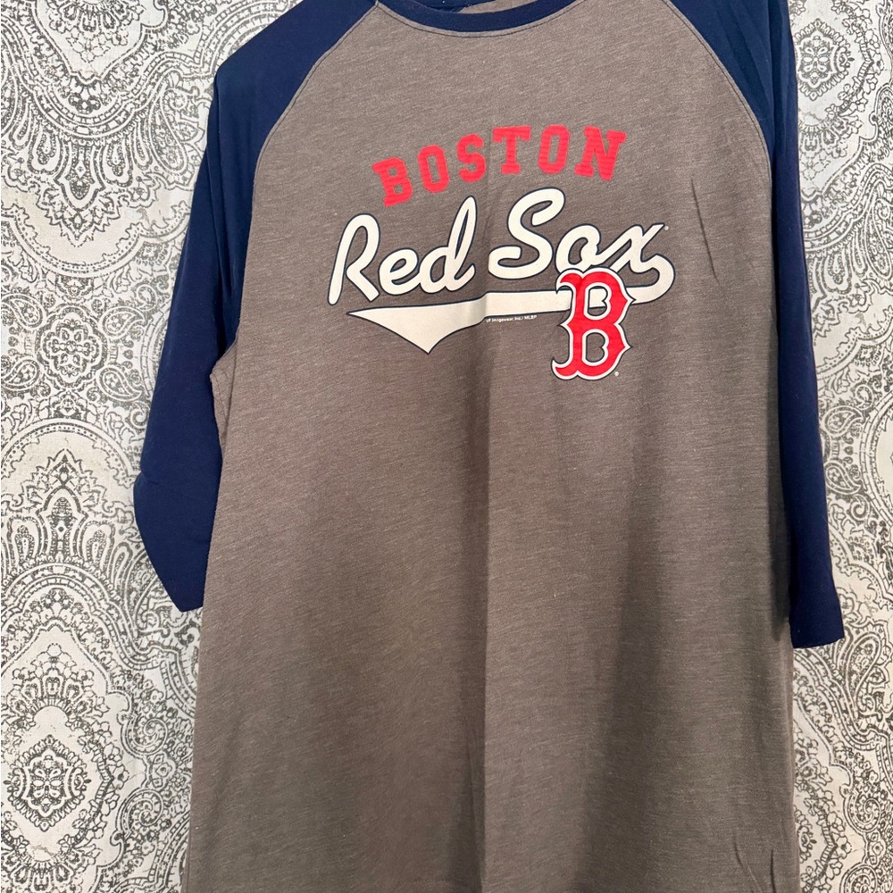 Boston Red Sox Men's Gray and Blue Raglan Shirt